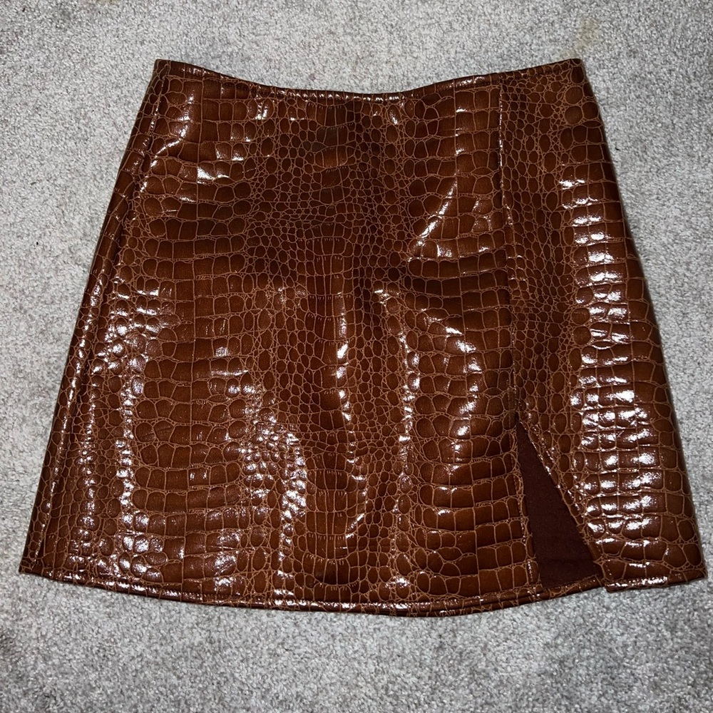 Brown, animal print skirt with slit. Size: S